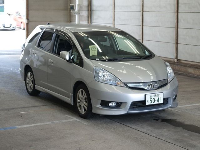 2401 Honda Fit shuttle GP2 2012 г. (ARAI Bayside)